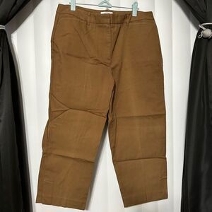Talbots brown stretch Capri, 2 front pockets